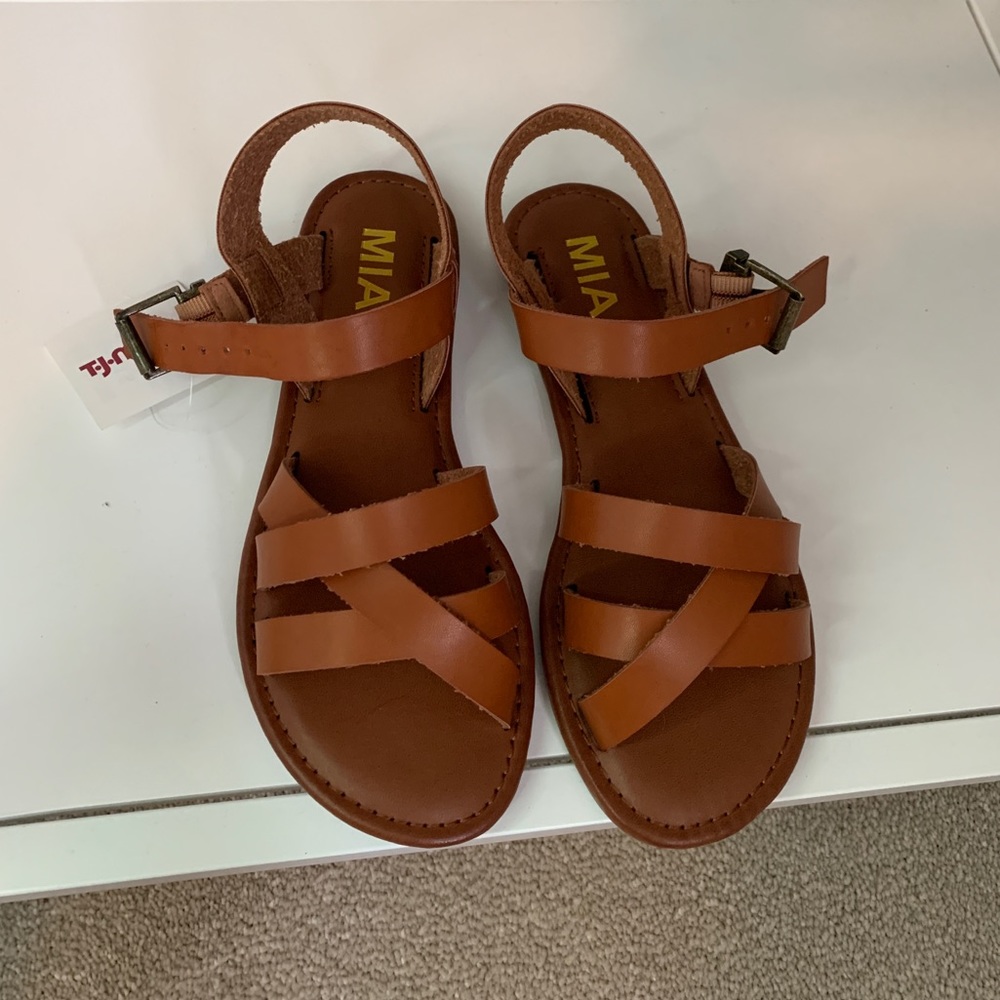 Mia Karisa brown sandals size 6